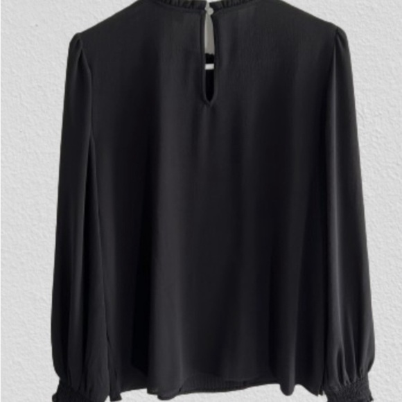 CeCe Pintucked Smocked Cuff Chiffon Top in Black Size Medium - Picture 2 of 5